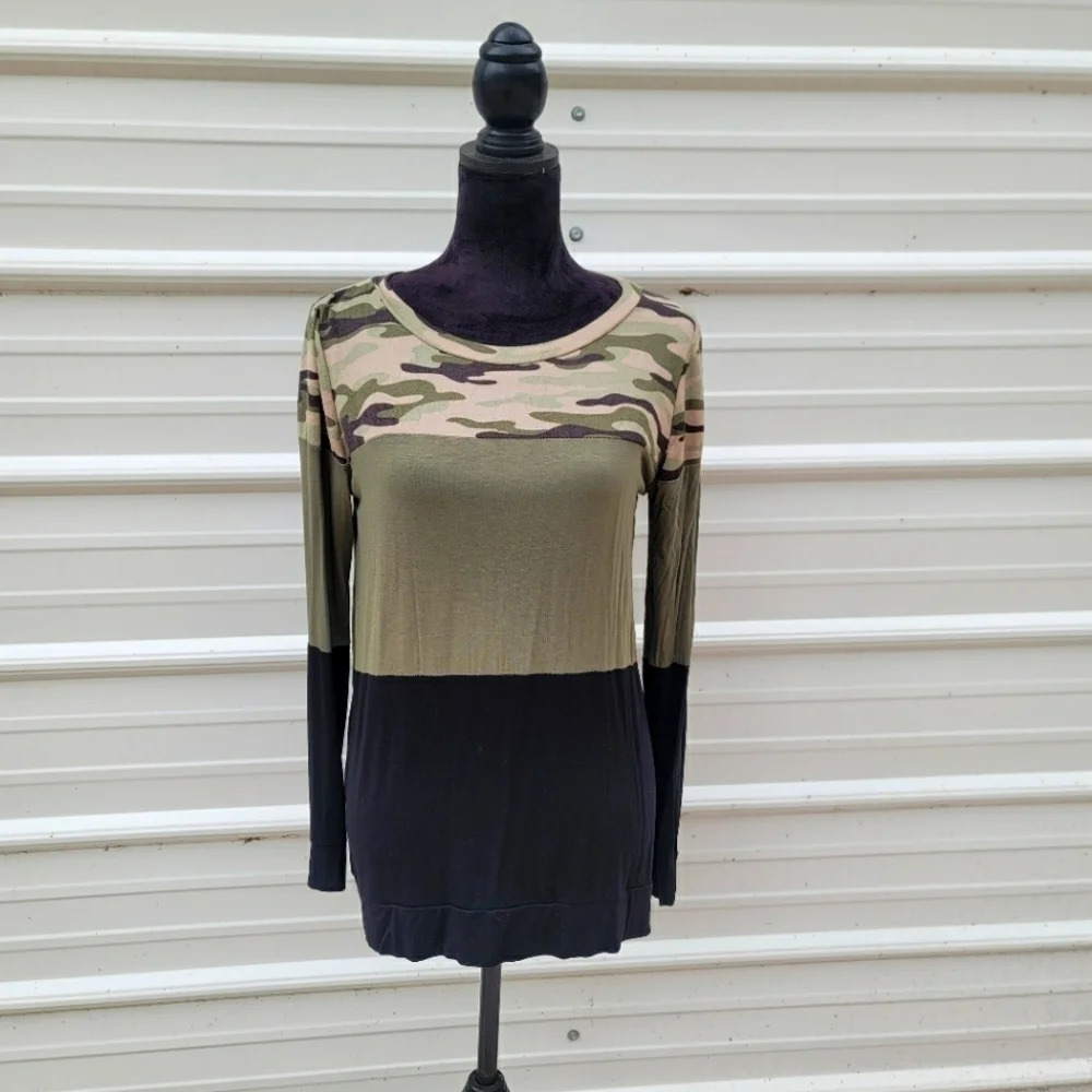 NWOT Sew in Love Camo Soft Stretch Pullover Long Sleeve Tunic Green Black Small